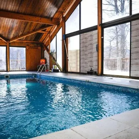 Spacieuse A Avec Piscine Et