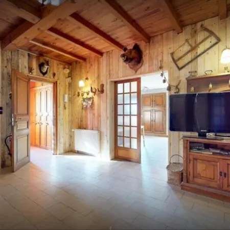 Spacieuse A Avec Piscine Et Villa