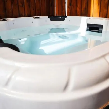 Villa Spacieuse A Avec Piscine Et