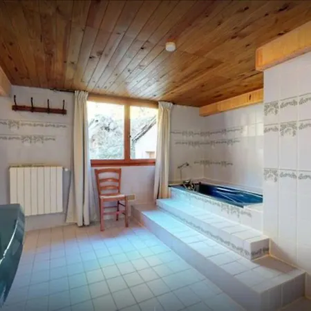Spacieuse A Avec Piscine Et Ax-les-Thermes